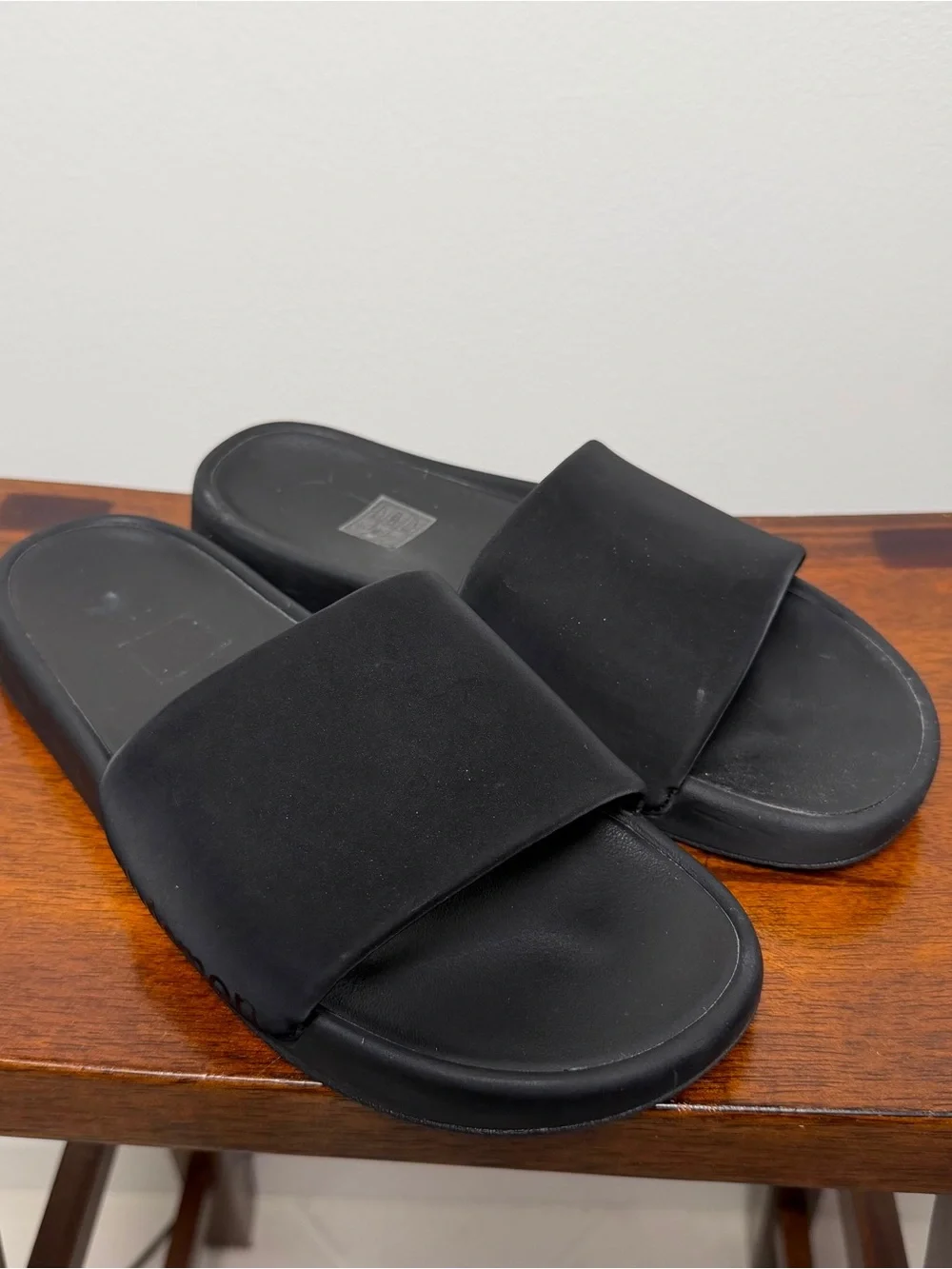 Lululemon Restfeel Slide Women’s Size 7 Black Comfort Sandals Slip On